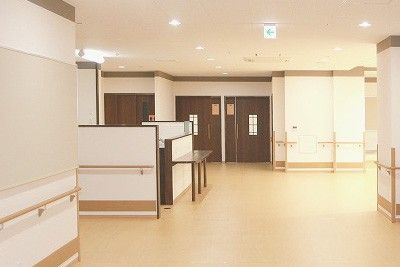 明るく広々としたロビー