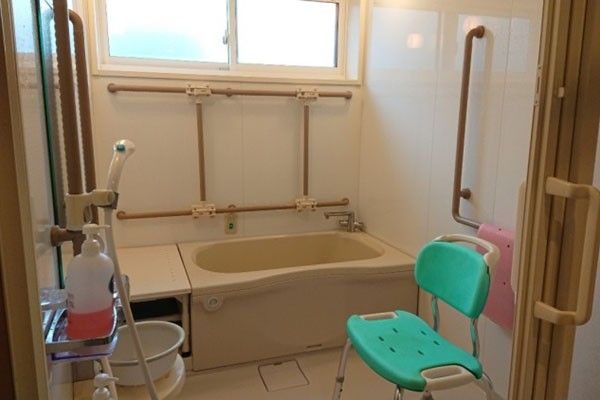 バリアフリーの浴室設備