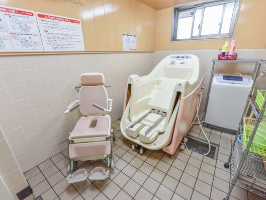 洗濯機と介護用バス