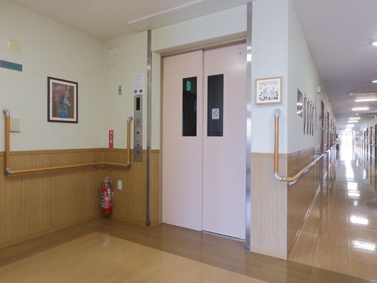 エレベーターと廊下
