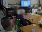 テレビを囲む集いの場
