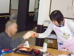 食事を楽しむ様子