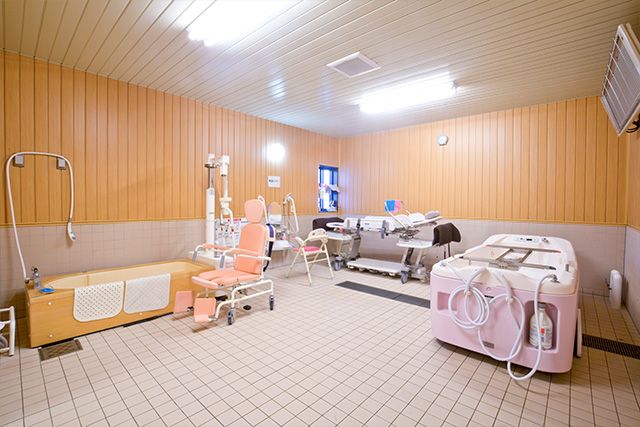 ケア用具が整った浴室