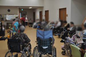 車椅子の方々が集う場所