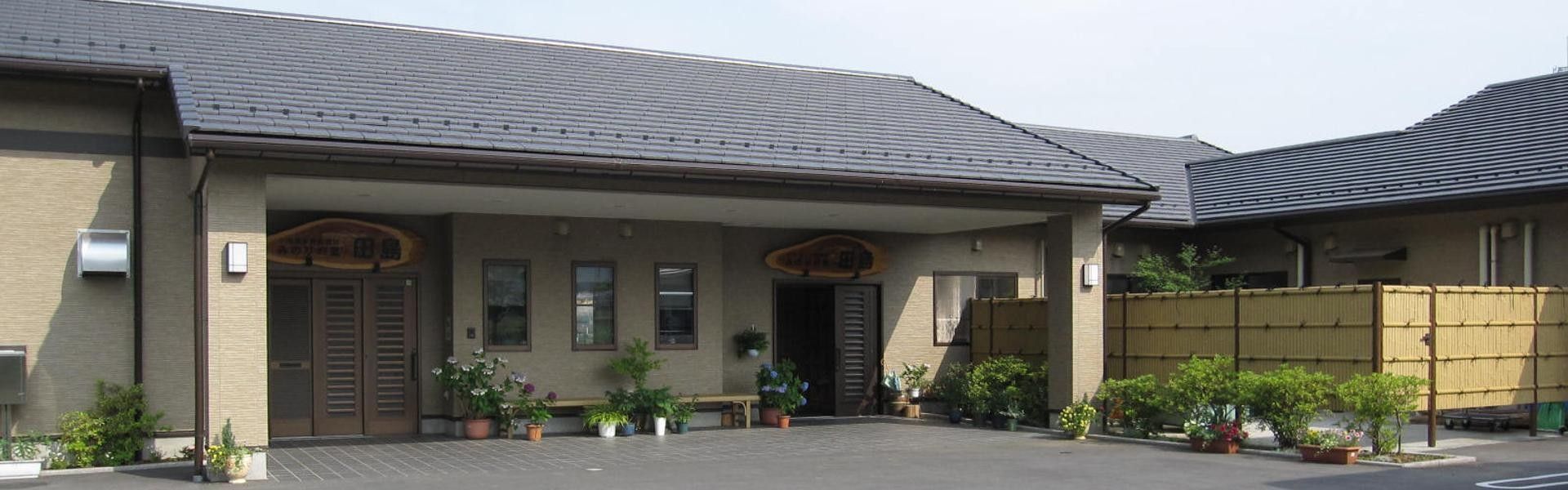 落ち着いた雰囲気の入口