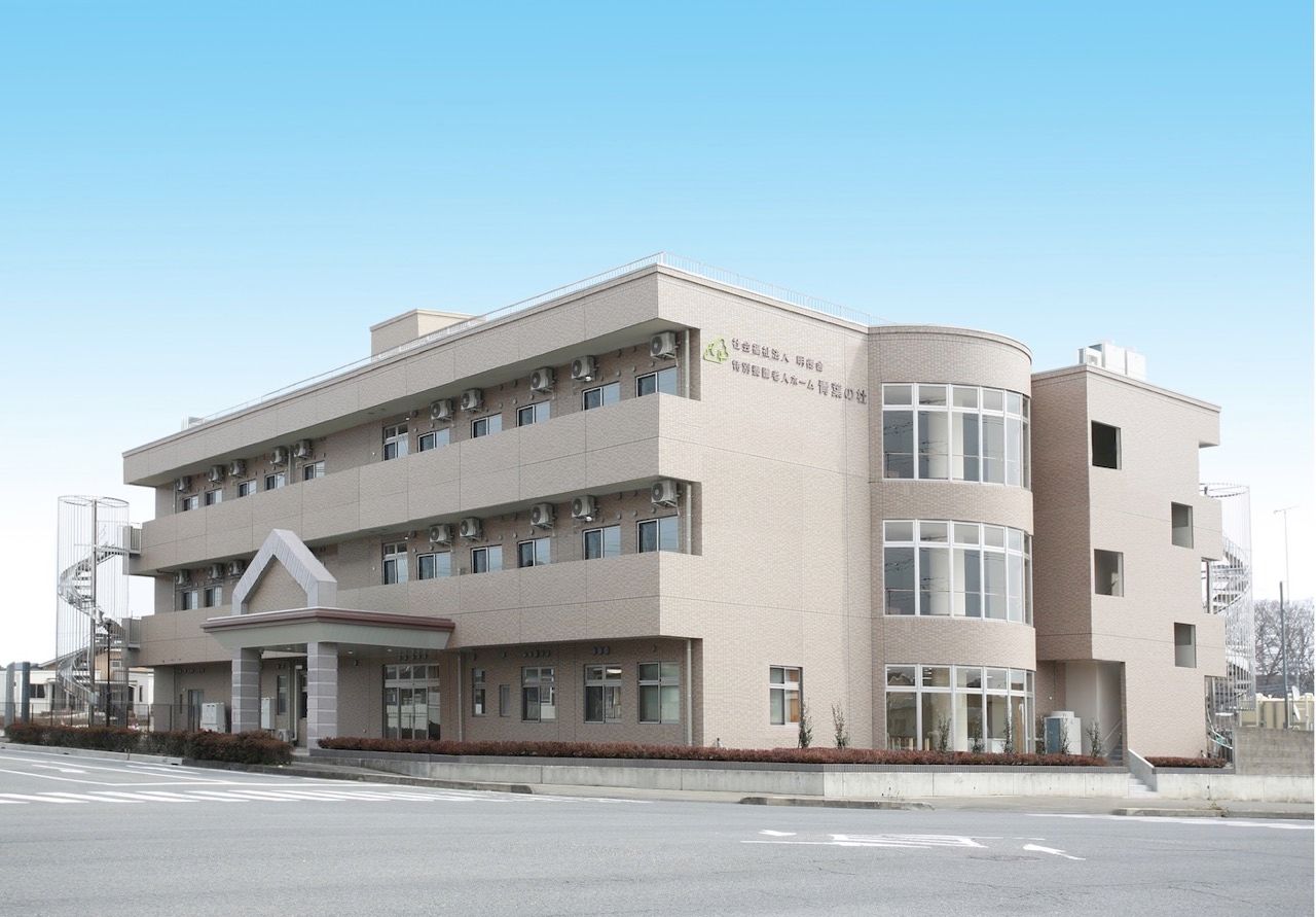 広々とした建物の外観