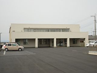 広々とした入り口の建物
