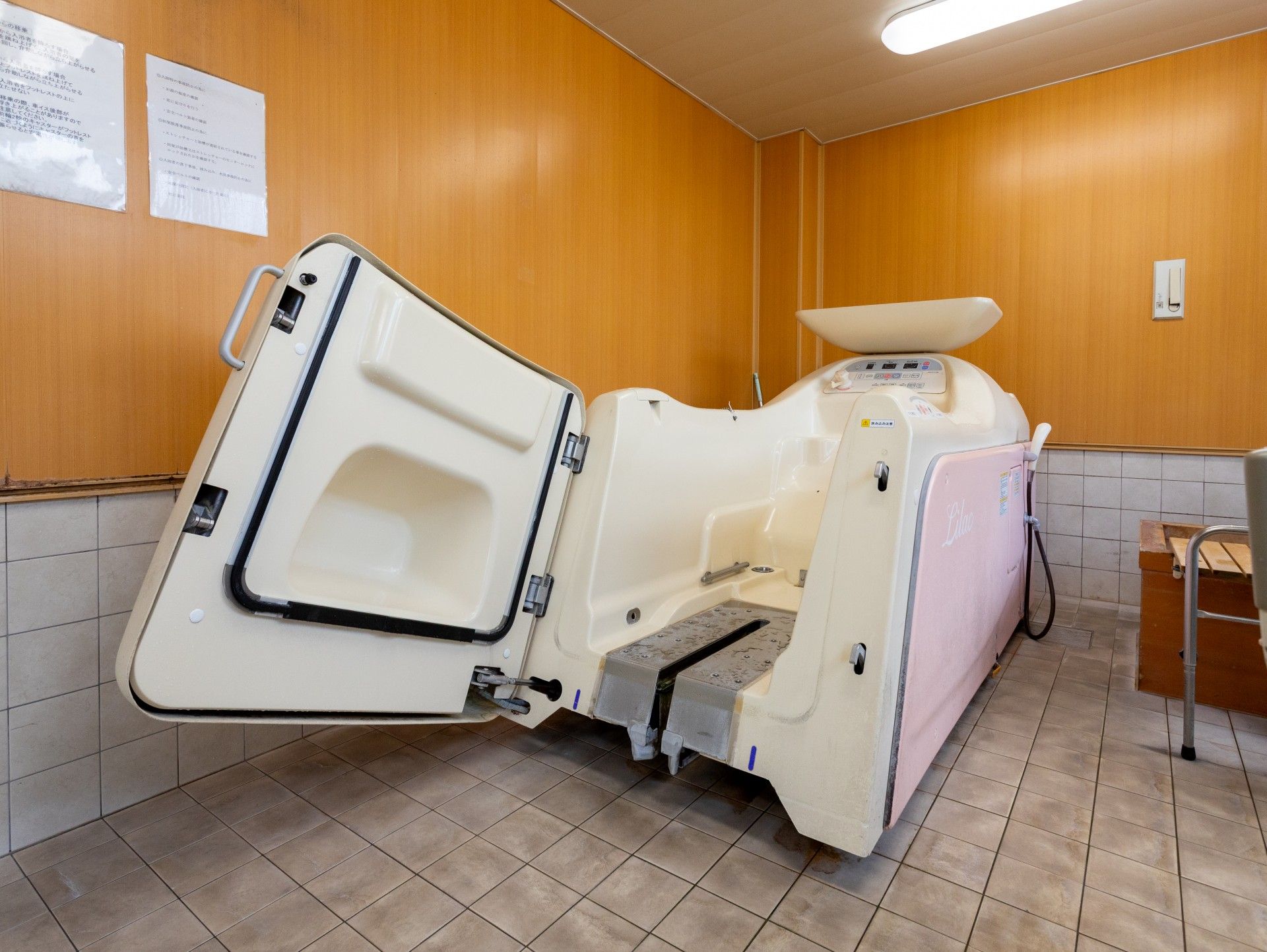 開放された浴槽の部屋