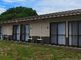 広々とした建物の外観