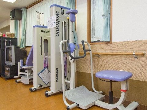 入居者様の健康維持のために使われるトレーニング器具