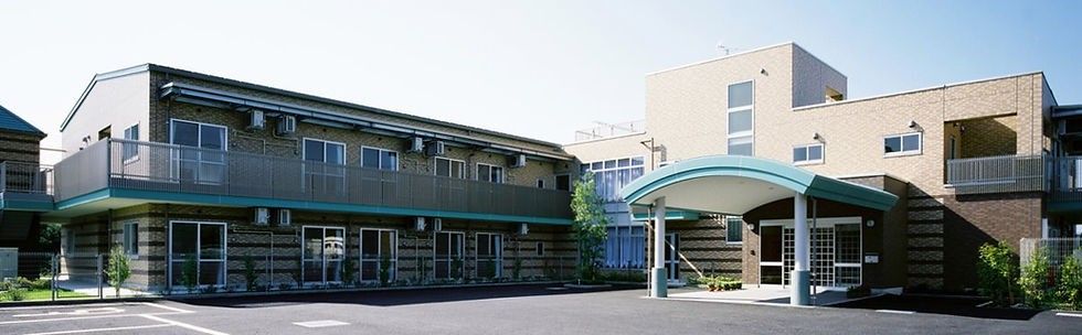 明るいエントランスの施設