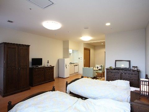 「応援家族 石和温泉リゾート」の二人部屋。36㎡の広さがある二人部屋である。