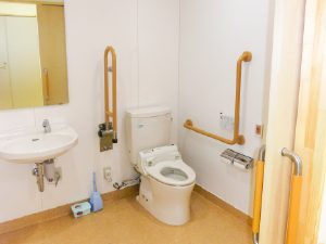 バリアフリーのトイレ空間