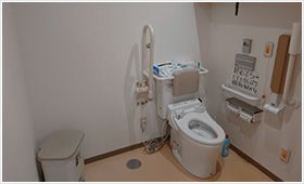 バリアフリー設計のトイレ