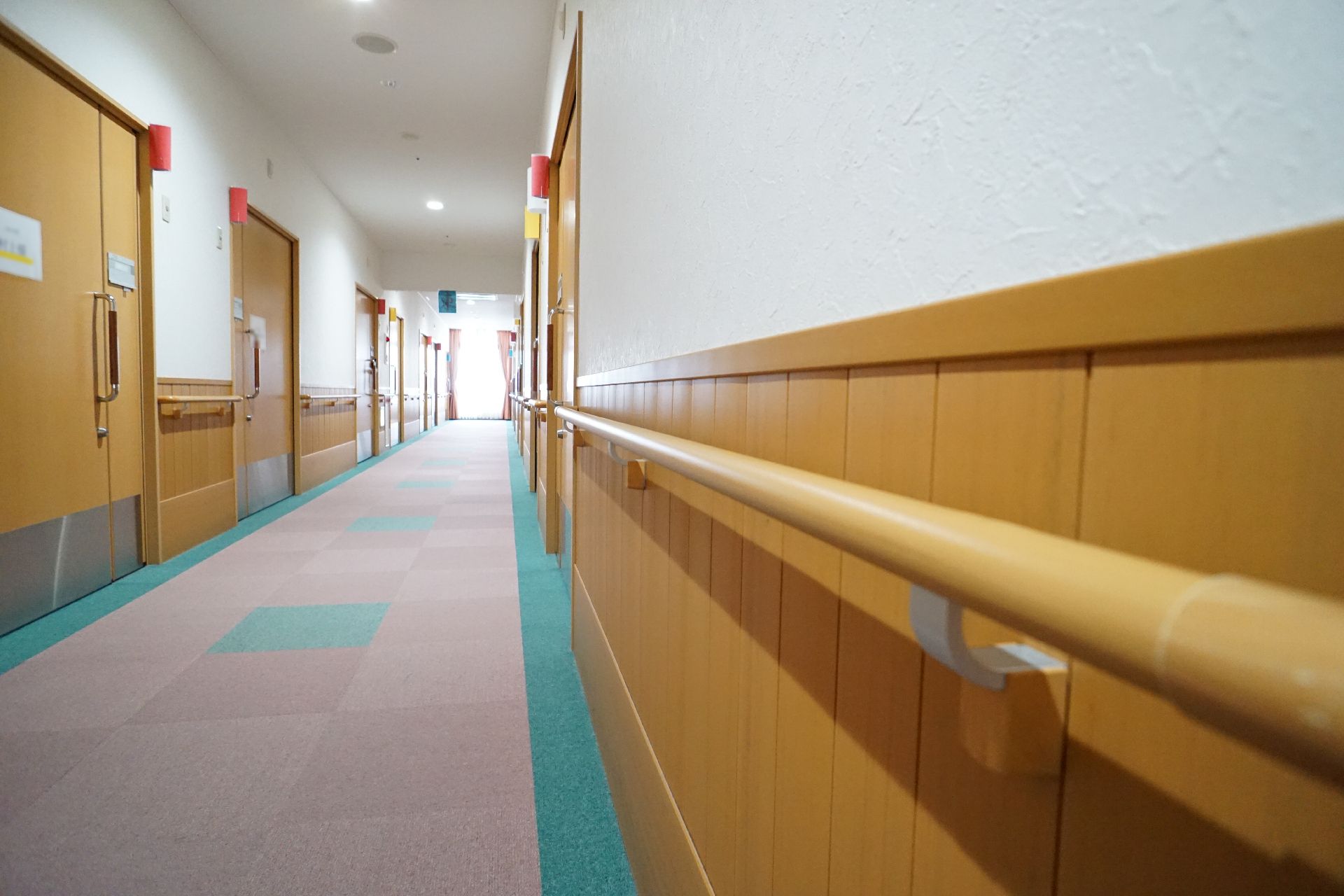 手すりのある廊下