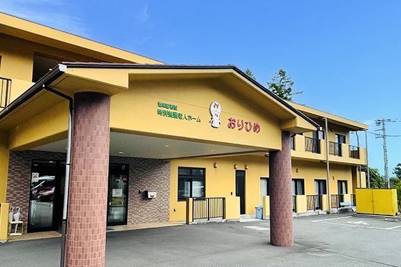 ゆったりとした外観の建物