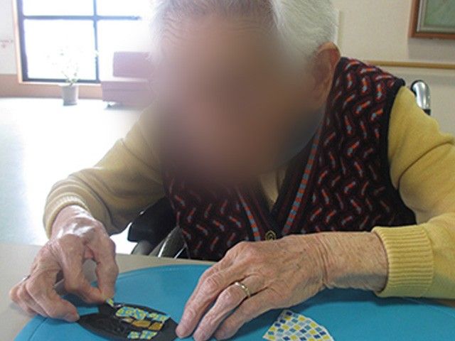 手作業を楽しむ様子