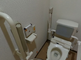 介護施設のトイレと手すり