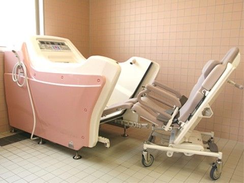 「あずみ苑 グランデ矢板」の機械浴室。介護度が重い方にも、入浴を可能にしている。
