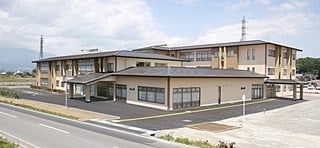 ゆったりとした建物の外観