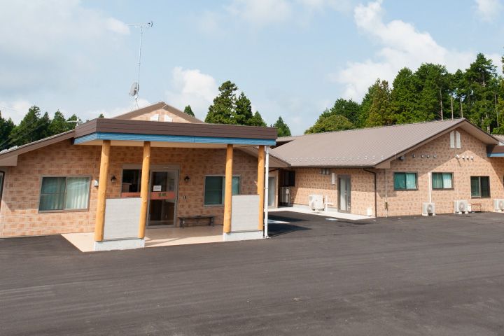ゆったりとした施設の外観