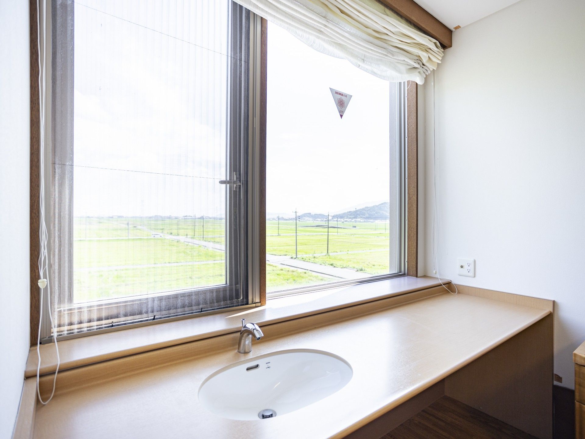 広がる景色の窓辺