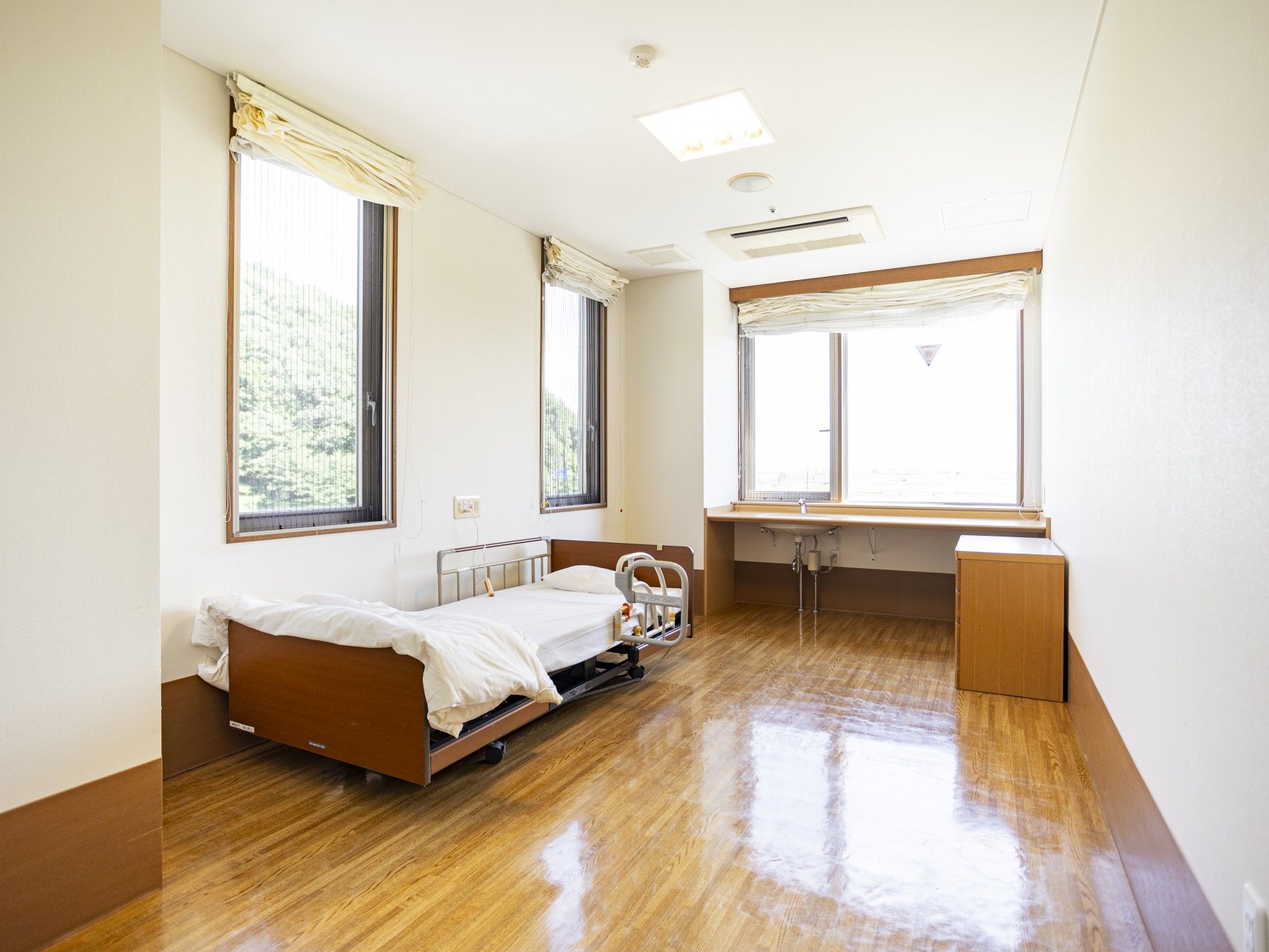 窓際のベッドルーム