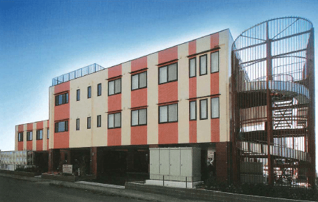 カラフルな外観の建物