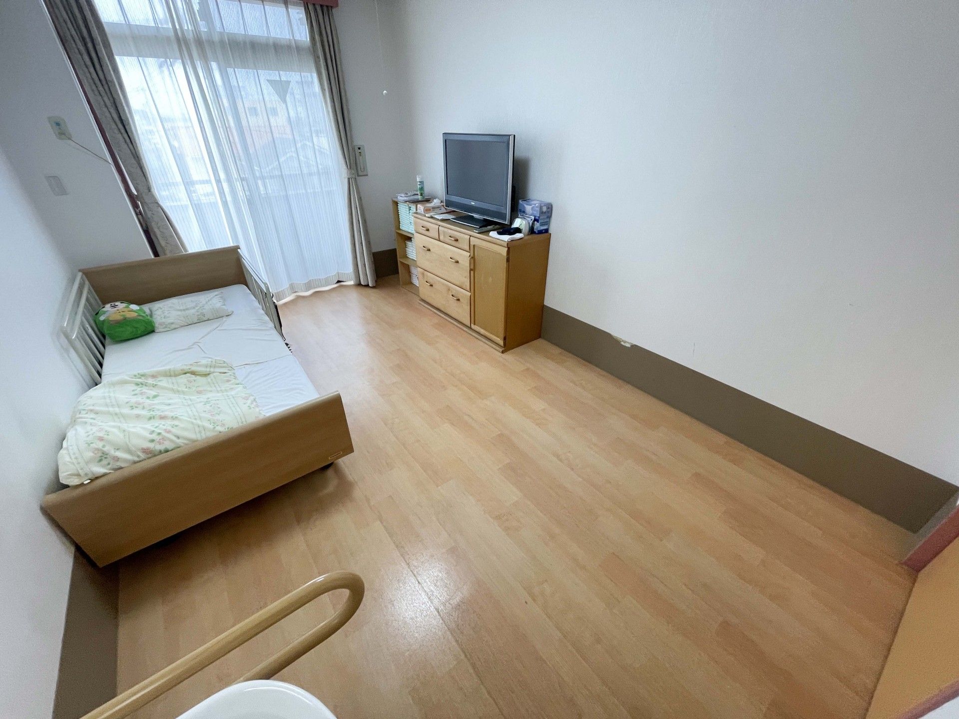 明るい個室の様子