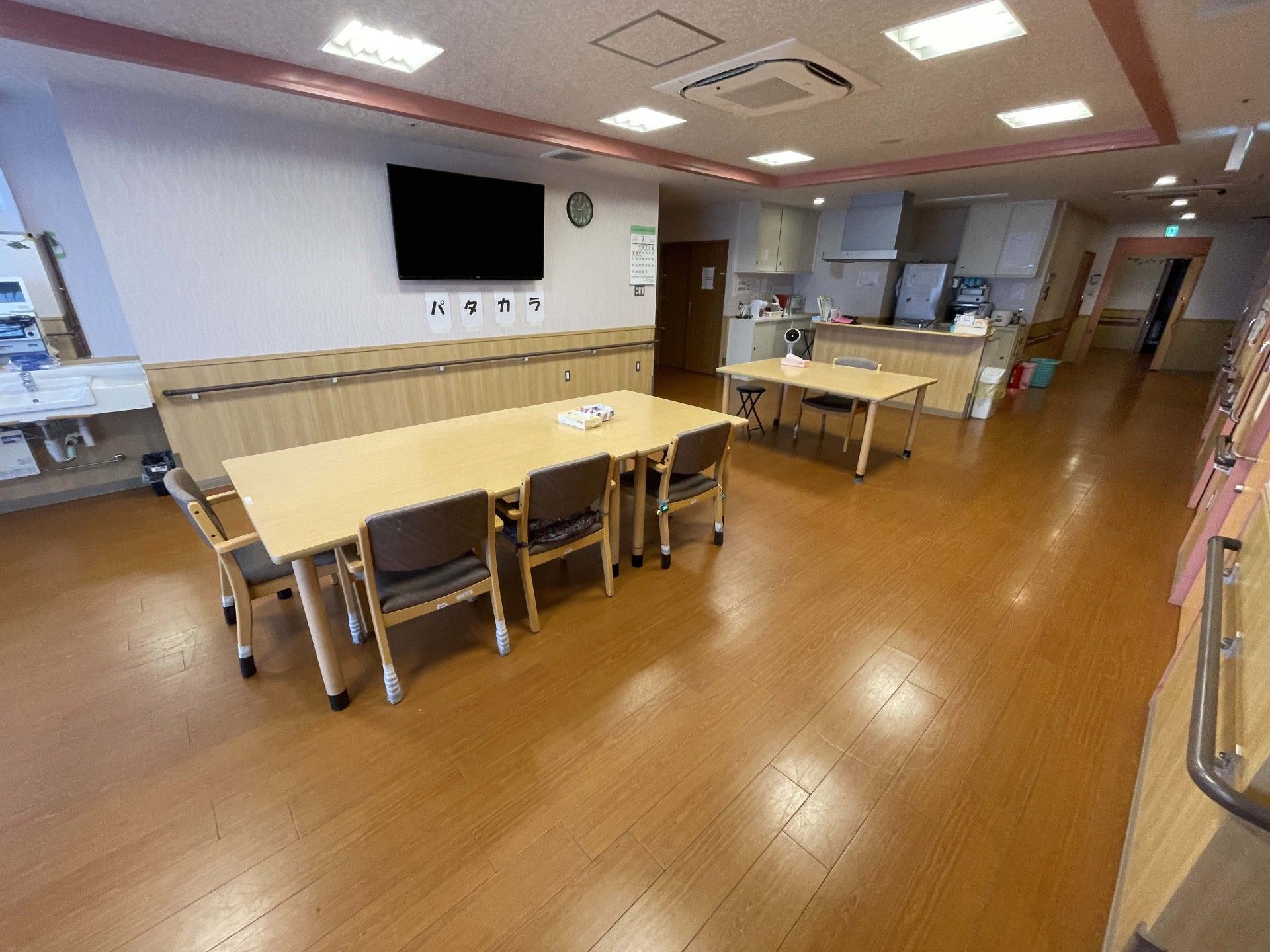 広い食事スペース