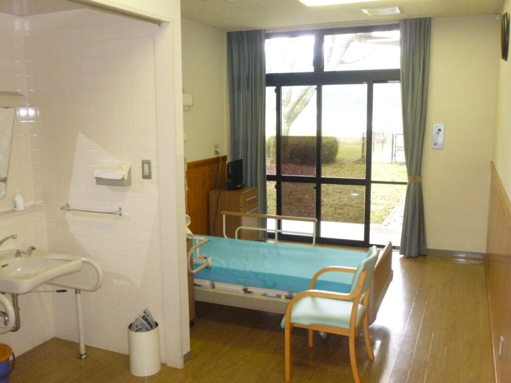清潔な個室の浴室