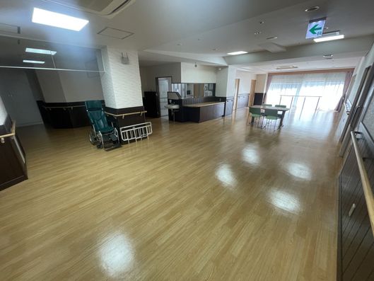 ラウンジ