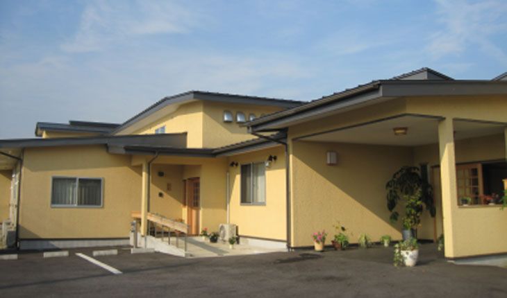 温かみのある建物正面