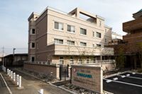 ゆったりとした建物の外観