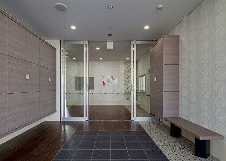 明るく広々としたエントランス