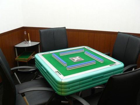 ココファンレジデンス平塚やさかのホビールーム。麻雀やカラオケなど娯楽の環境が整っている。