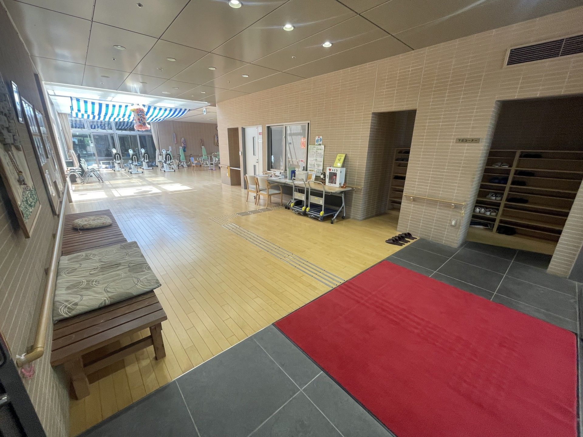 明るいエントランスホール