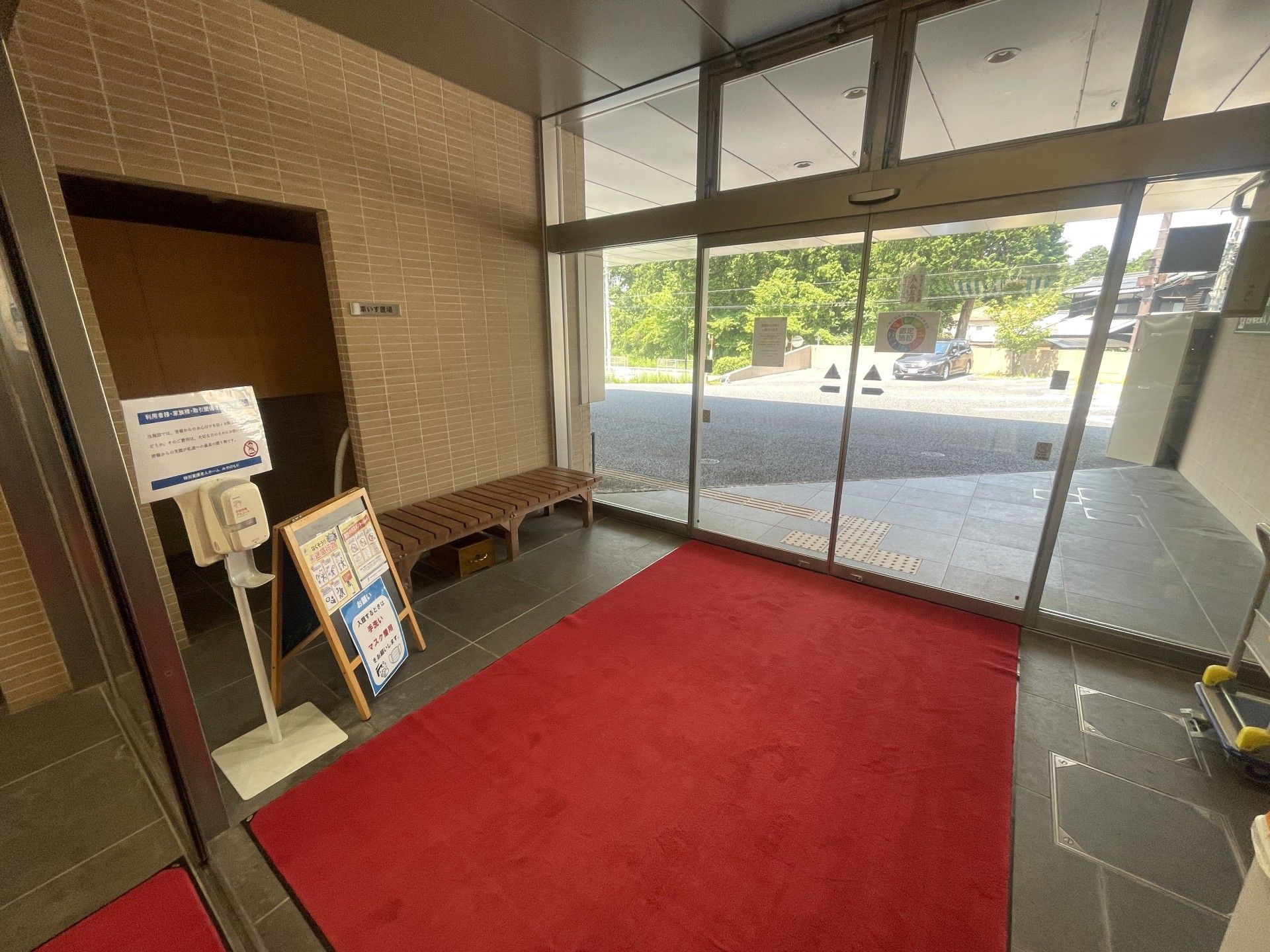 広いエントランス