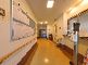 明るく広々とした廊下