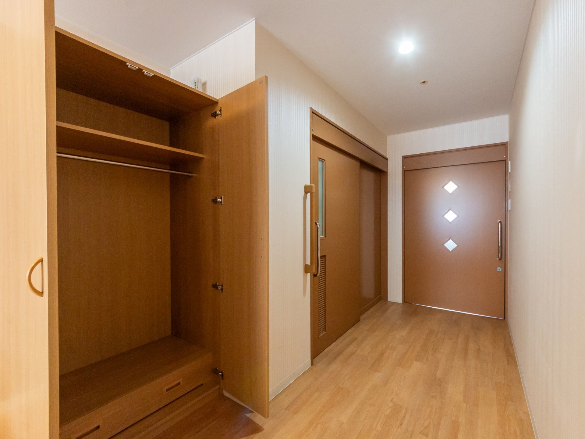 収納と廊下の様子