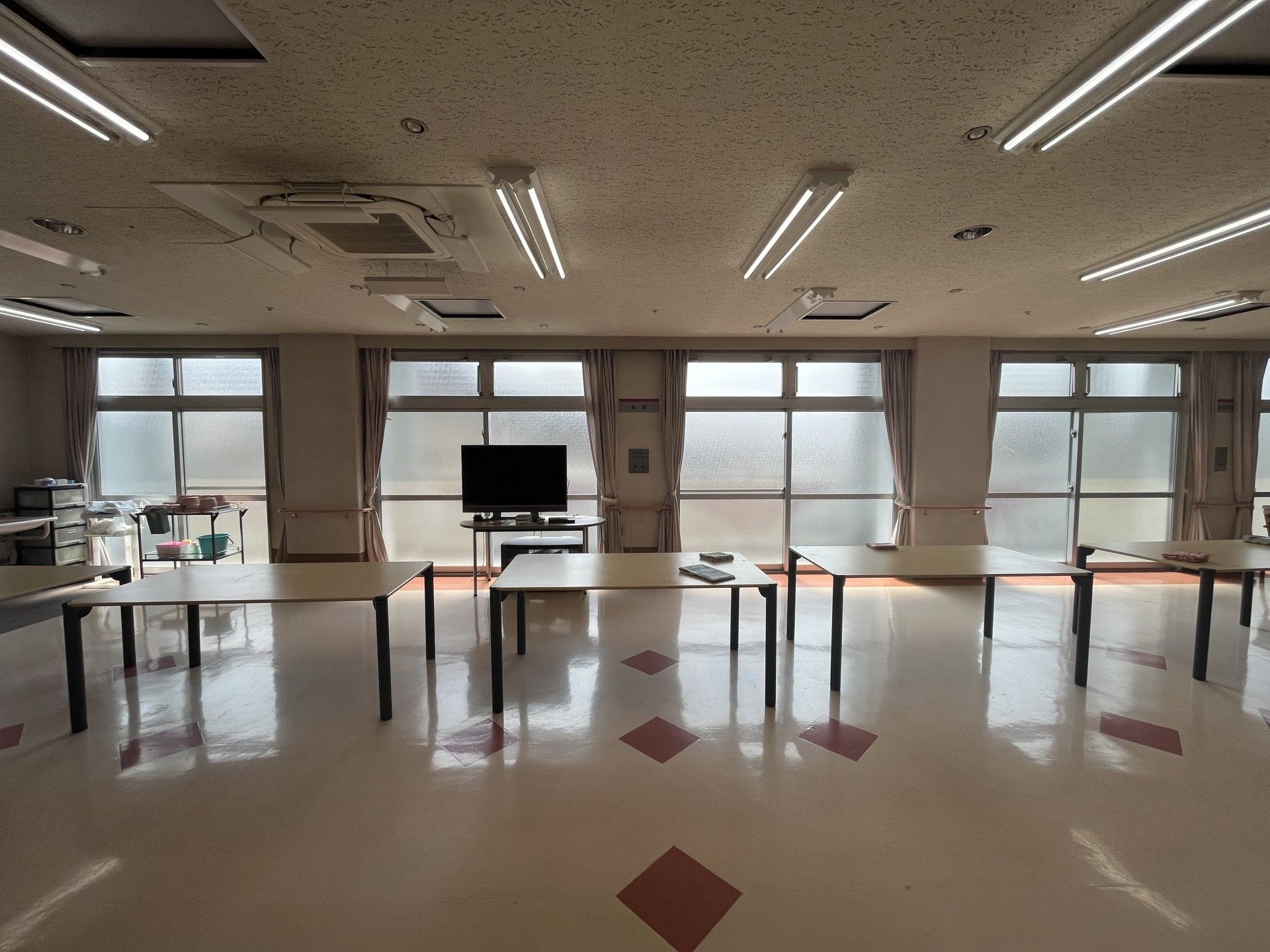 広い窓のある部屋