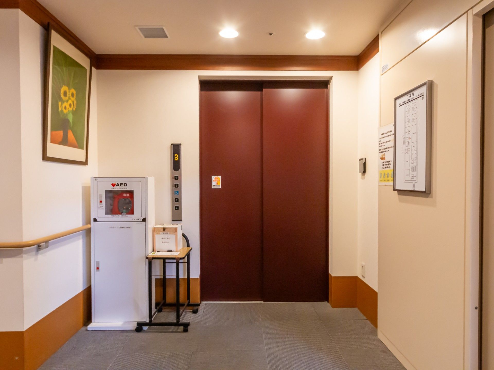 エレベーター前の廊下