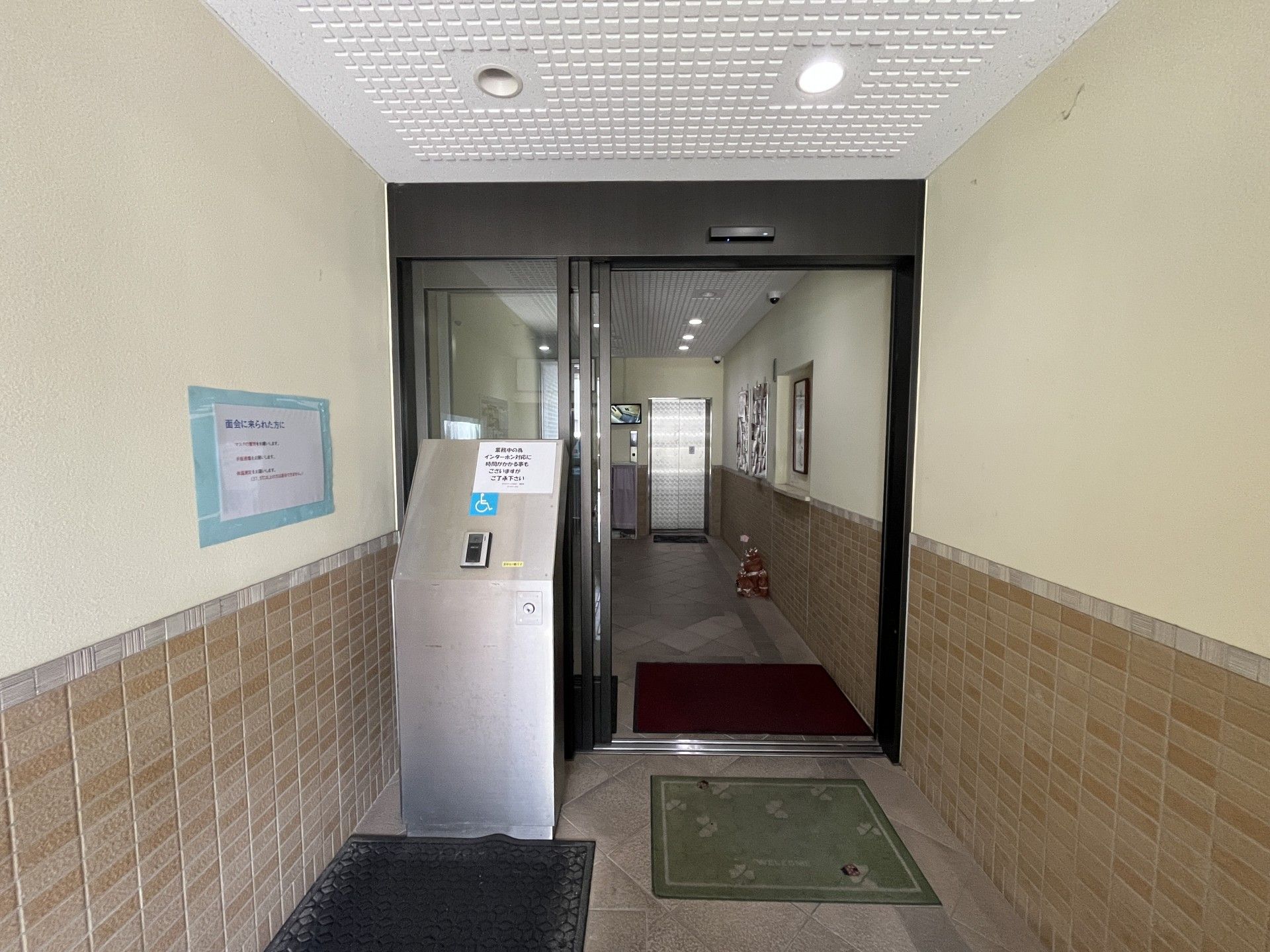 自動ドアの入口