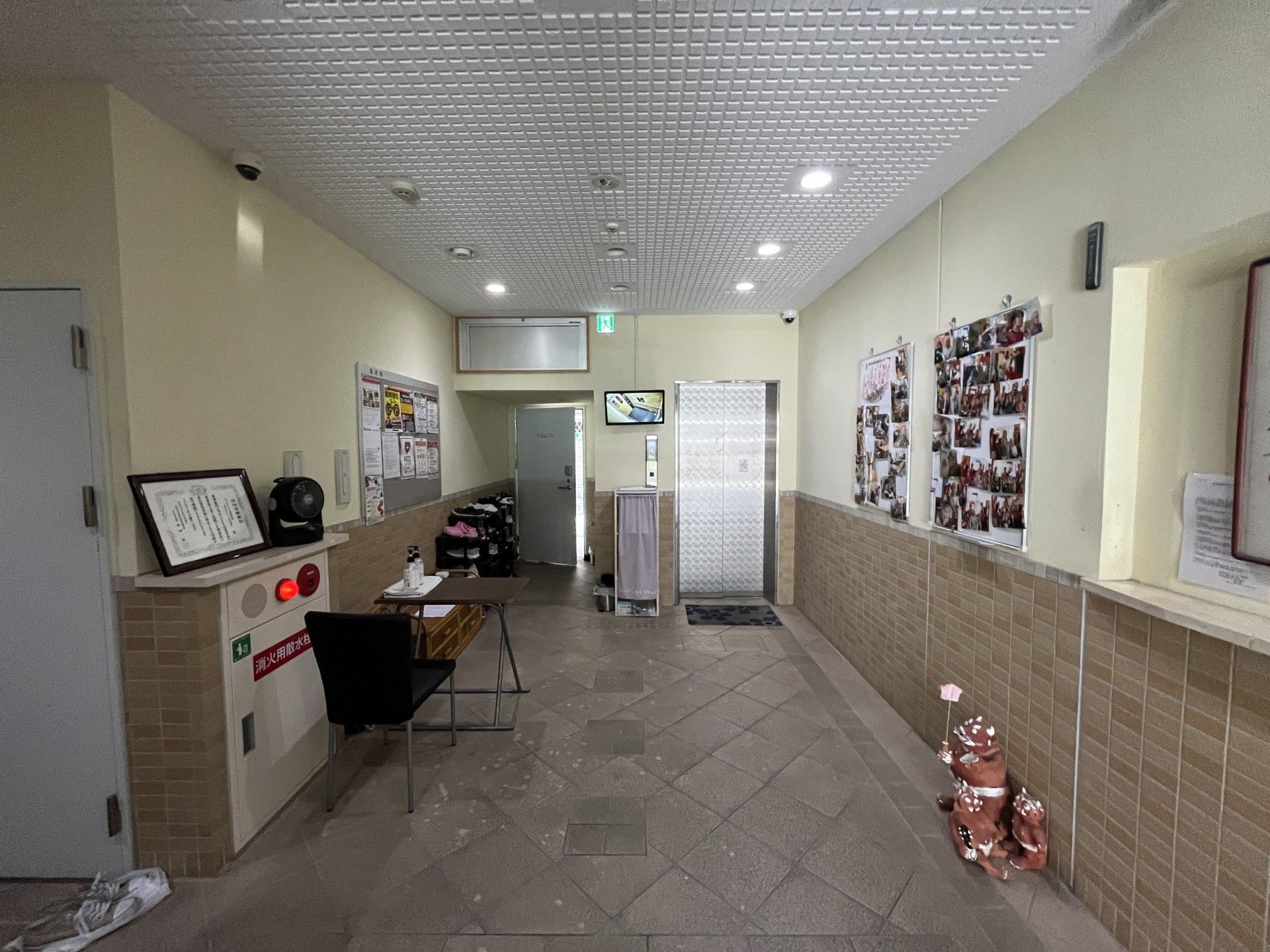 エレベーター前の廊下