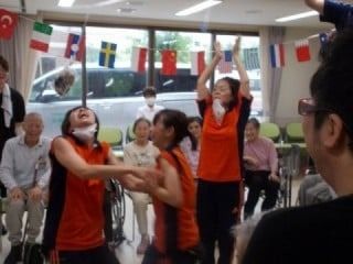 楽しげな集まりの様子