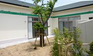 緑豊かな庭園の一角