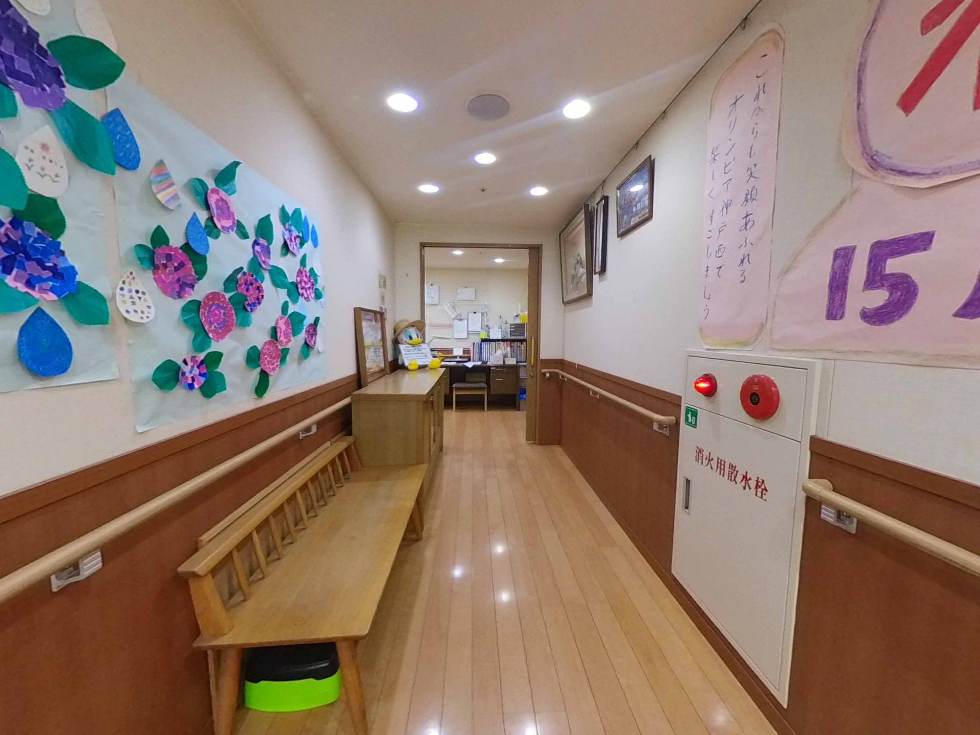 手作り装飾の廊下