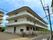 三階建ての建物外観