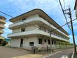 三階建ての建物外観