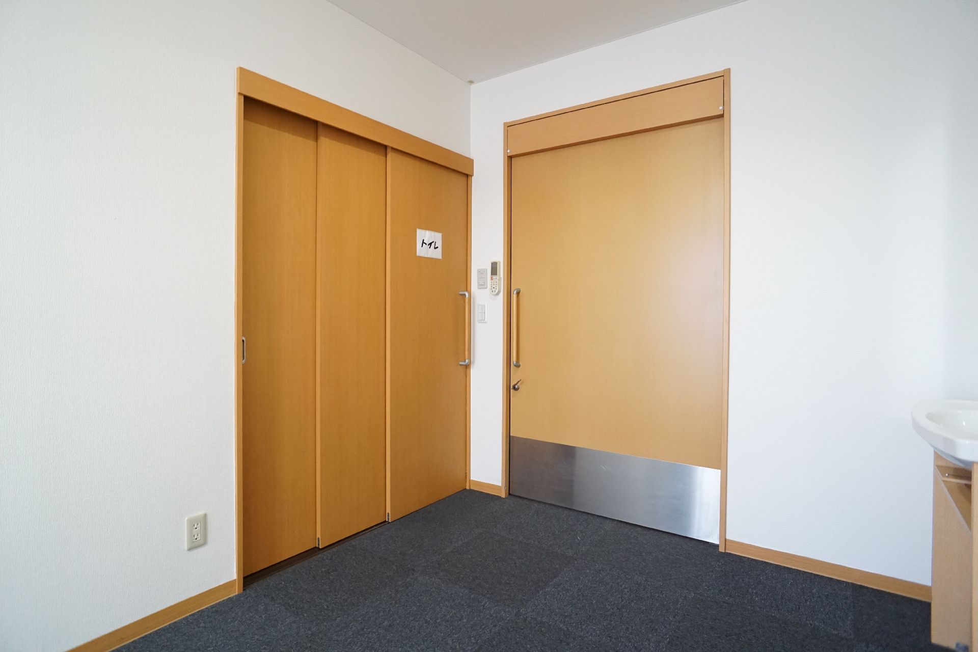 幅広く設置されているトイレのドア